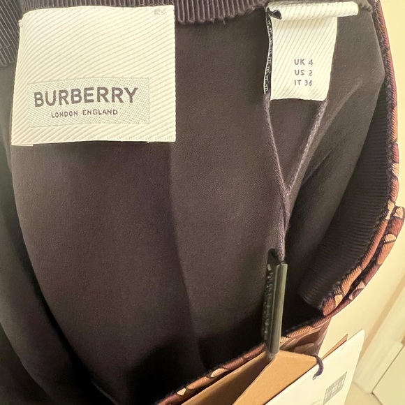 🆕 brand new with tags.Burberry whole logo Skirt - Picture 4 of 5